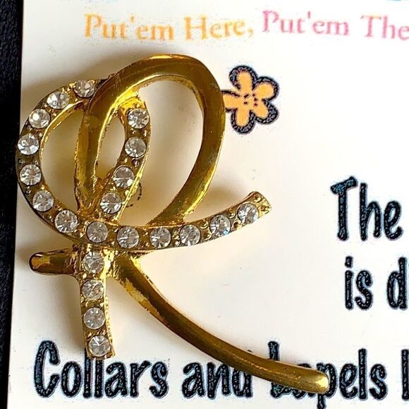 Vintage gold rhinestone ribbon pin back NOS - Picture 3 of 4